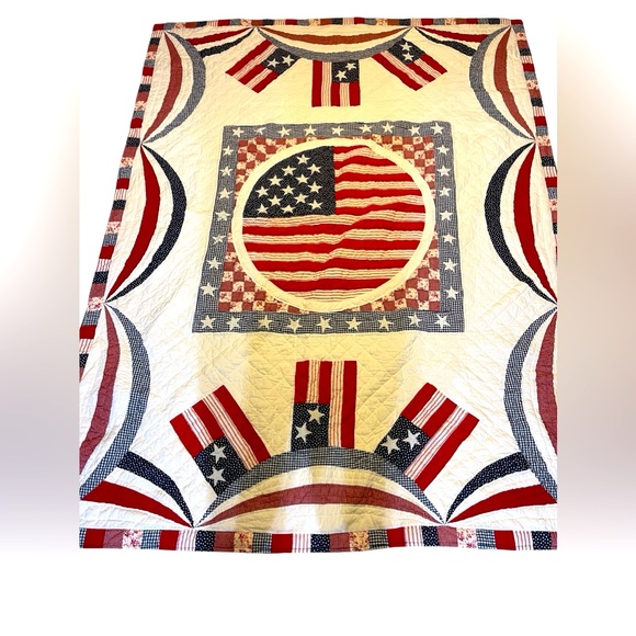 ❤️❤️PATRIOTIC RED WHITE AND BLUE STARS PATCHWORK QUILT SIZE LIMITED EDITION. - Picture 2 of 9